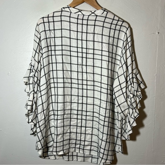 Vince Camuto White and Black Ruffled Flutter Sleeve Blouse 3X Top - Picture 5 of 5